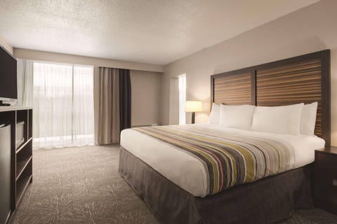 King Bed | Country, Erlanger KY Hotels