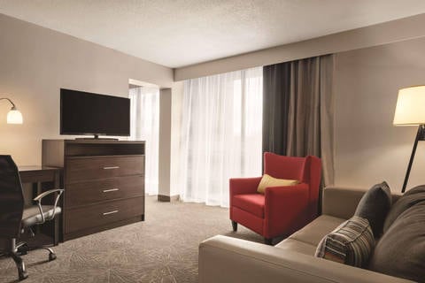 Studio Suites/Specialty Rooms-2 Double Beds | Country, Erlanger KY Hotels