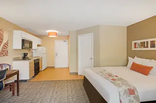 Guest room with queen bed(s) | Mainstay, Louisville KY Hotels