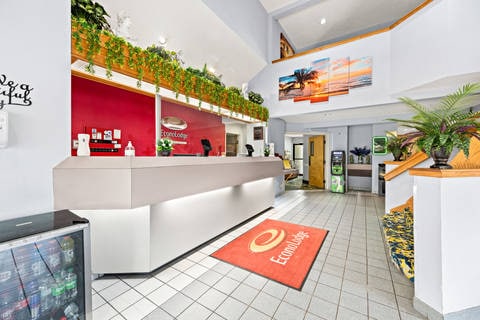 Hotel lobby | Econo Lodge, London KY Hotels