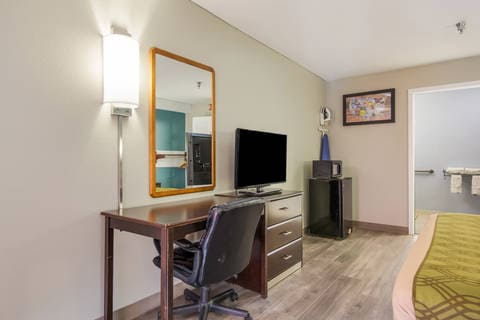 Guest room with flat-screen television | Econo Lodge, Brooks KY Hotels