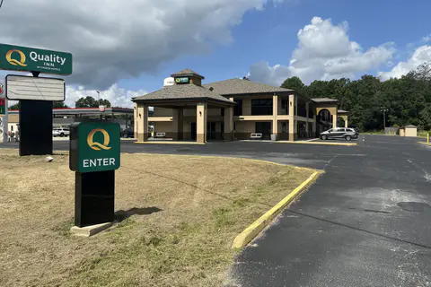 Hotel exterior | Quality Inn, Kinder LA Hotels
