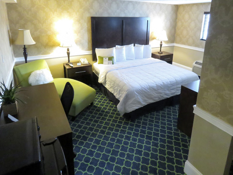 Guest room with king bed(s) | Rodeway Inn, Revere MA Hotels
