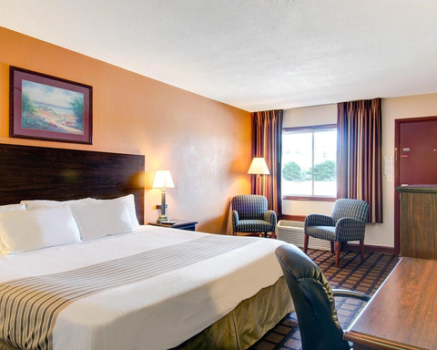 Sharon, MA | Econo Lodge