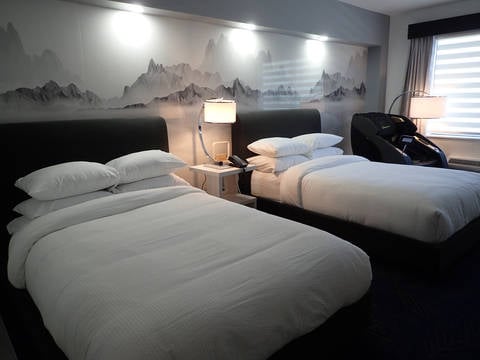 Guest room with double bed(s) | Ascend Hotel Collection, West Springfield MA Hotels