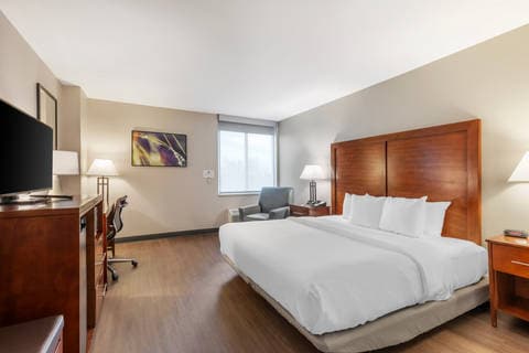 Accessible King room | Comfort Inn, Bowie MD Hotels