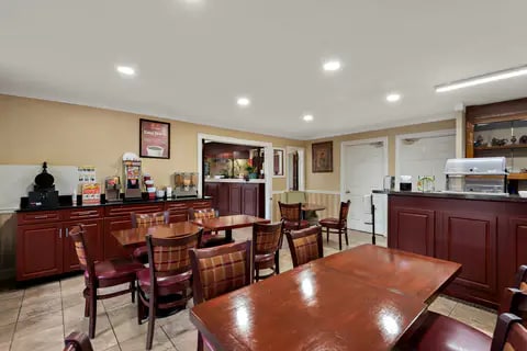 Breakfast area | Econo Lodge, Princess-anne MD Hotels