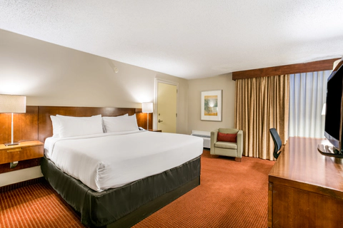 Guest room with king bed(s) | Clarion, Hanover MD Hotels