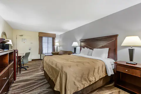 Guest room with king bed(s) | Quality Inn, Windsor-mill MD Hotels