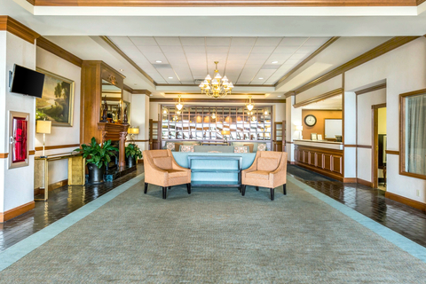 Lobby with sitting area | Clarion, Frederick MD Hotels