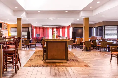 Enjoy breakfast in this seating area | Comfort Inn, Upper-marlboro MD Hotels