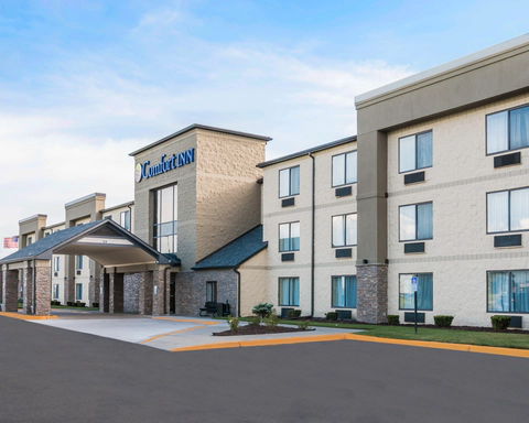 Hotel exterior | Comfort Inn in Romulus, MI