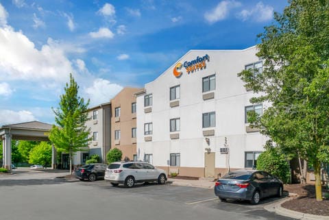 Hotel exterior | Comfort Suites, Auburn Hills MI Hotels