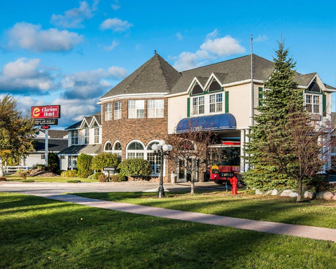 Mackinaw City Hotels | Clarion Hotel Beachfront