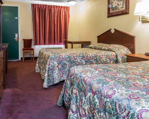 Guest room | Rodeway Inn, Madison-heights MI Hotels