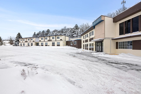 Hotel exterior | Econo Lodge, Manistee MI Hotels