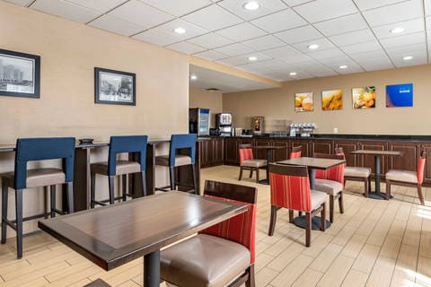 Breakfast area | Comfort Inn, Warren MI Hotels