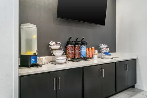 Breakfast area | Comfort Inn, Adrian MI Hotels