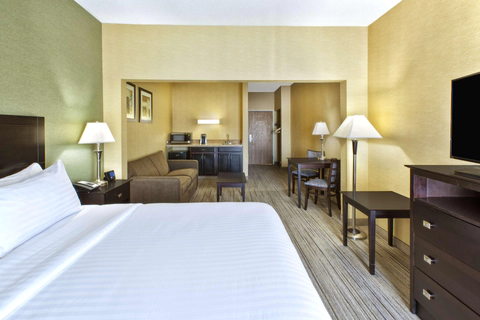 King Bed | Country, Benton-harbor MI Hotels