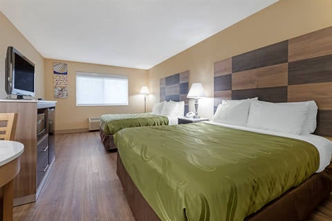 Guest room with queen bed(s) | Quality Inn, Bemidji MN Hotels