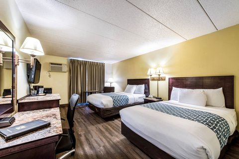 Guest room with two beds | Econo Lodge, Rochester MN Hotels