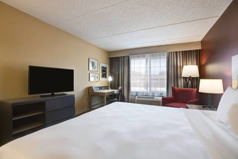 Guest room with king bed(s) | Comfort Inn, Vadnais-heights MN Hotels
