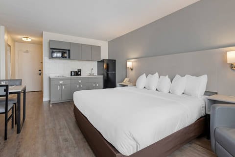 King suite | Mainstay, Bloomington MN Hotels