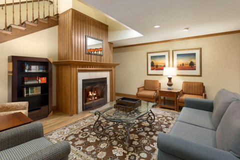 Lobby/Interior | Country, Rochester MN Hotels