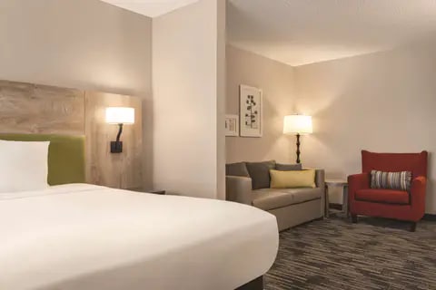 Junior Suite-King Bed | Country, St-cloud MN Hotels