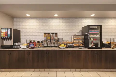 Breakfast area | Country, Willmar MN Hotels