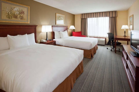 2 Queen Beds | Country, Willmar MN Hotels