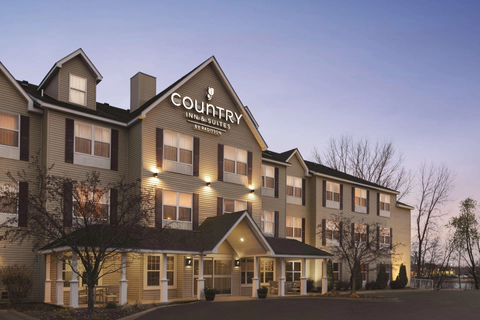 Hotel Exterior | Country, Forest-lake MN Hotels