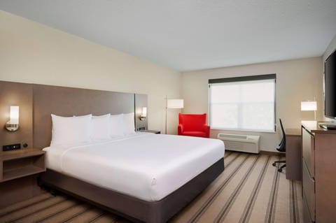 King Bed | Country, Albertville MN Hotels