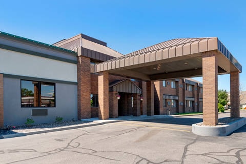 Hotel entrance | Quality Inn, Saint-cloud MN Hotels