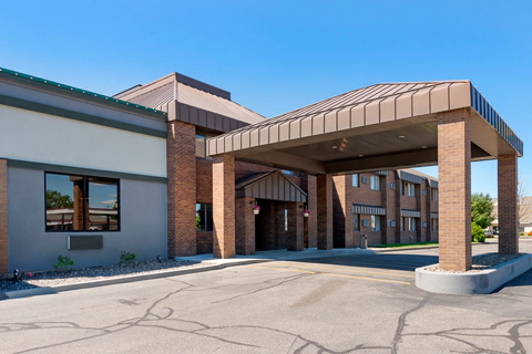 Hotel entrance | Quality Inn, Saint-cloud MN Hotels