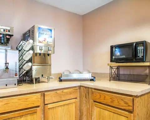 Breakfast bar | Econo Lodge East hotel in Springfield, MO