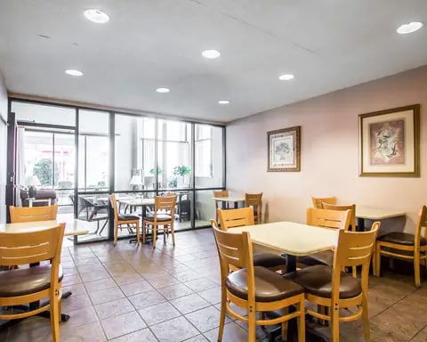 Enjoy breakfast in this spacious area | Econo Lodge East hotel in Springfield, MO