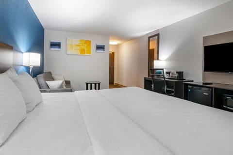 Guest room with added amenities | Comfort Inn, Bridgeton MO Hotels