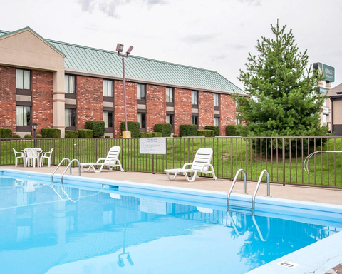 Outdoor Pool | Quality Inn and Suites North Hotel Springfield, MO