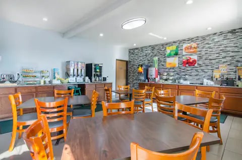 Free breakfast | Quality Inn, Kearney MO Hotels