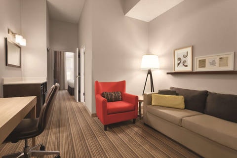 1 Bedroom Suites/Specialty Rooms-King Bed With Amenities | Country, Saint-charles MO Hotels
