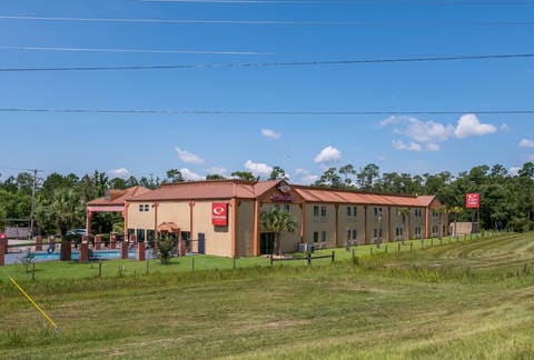 Hotel exterior | Econo Lodge, Diamondhead MS Hotels