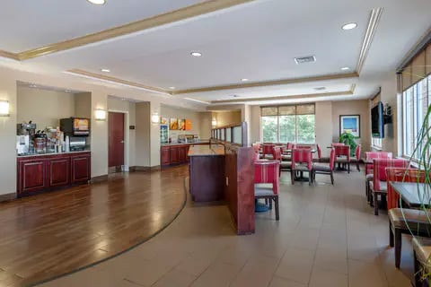 Breakfast area | Comfort Suites, Biloxi MS Hotels