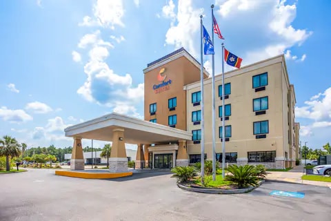 Hotel exterior | Comfort Suites, Gulfport MS Hotels