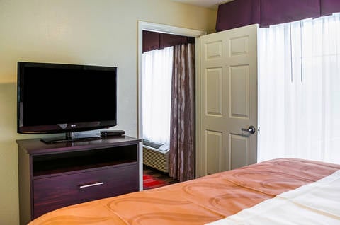 King suite | Quality Inn, Vicksburg MS Hotels