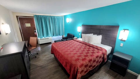 Guest room | Econo Lodge, Kosciusko MS Hotels