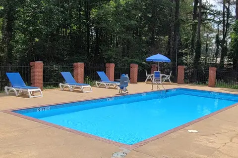 Outdoor pool | Econo Lodge, Kosciusko MS Hotels