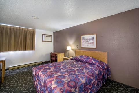 Guest room with one bed | Rodeway Inn, Wibaux MT Hotels