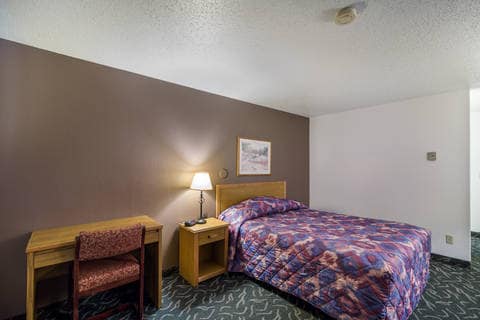 Guest room with king bed(s) | Rodeway Inn, Wibaux MT Hotels