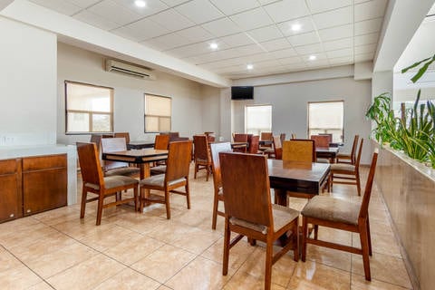 Breakfast area | Comfort Inn, Chihuahua CH Hotels